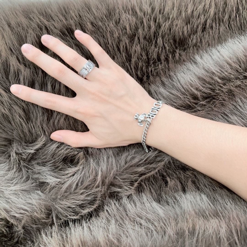 chr1st1an D10r bracelets